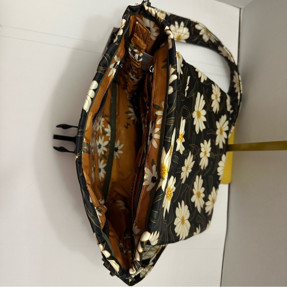 Lug Quilted Crossbody Purse - Autumn Daisies | Buckle Closure, Floral Print - Picture 7 of 8